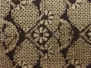 アンティーク　花模様織り出し本場泥大島紬着物(割り込み絣)